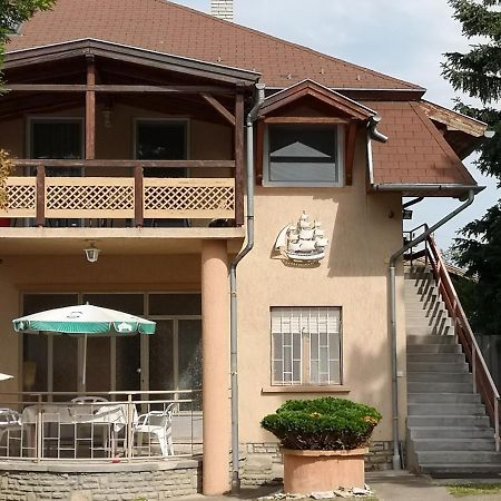 Vitorlas Apartmanhaz Siófok Exterior foto