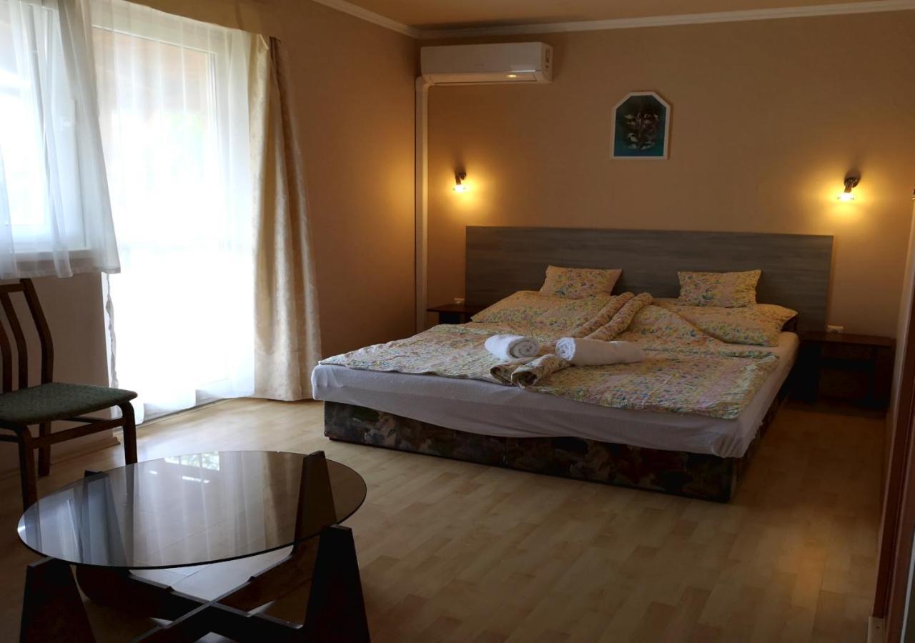 Vitorlas Apartmanhaz Siófok Exterior foto